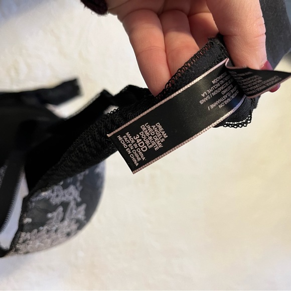 Victoria’s Secret 34 DD - Picture 2 of 2